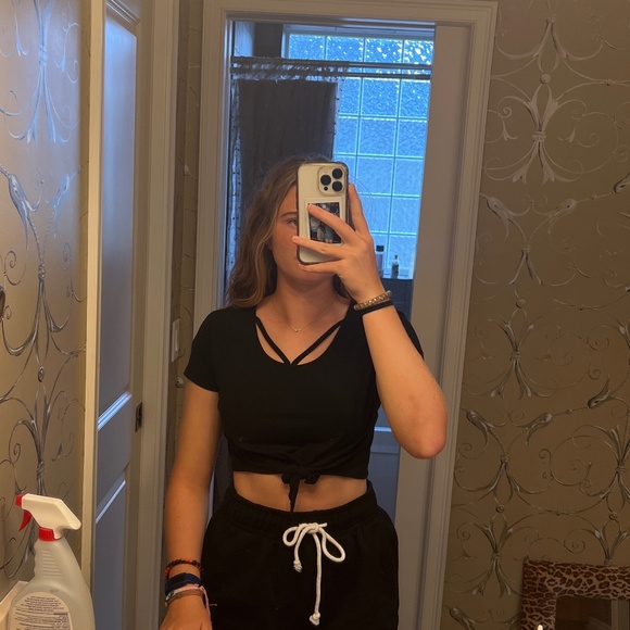 Black crop top - Picture 1 of 2